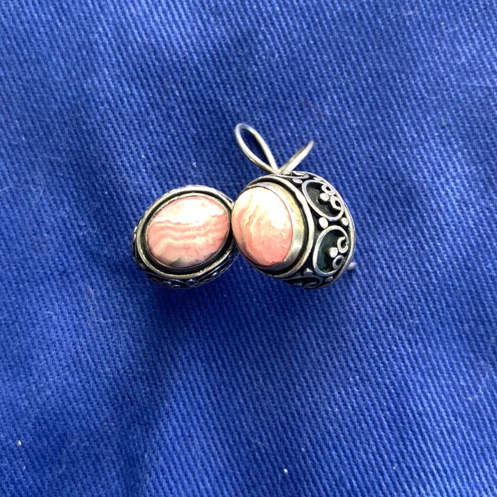 Sliver and lovely pink stone earring.